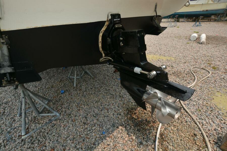 27' 1999 Rinker Fiesta Vee 270