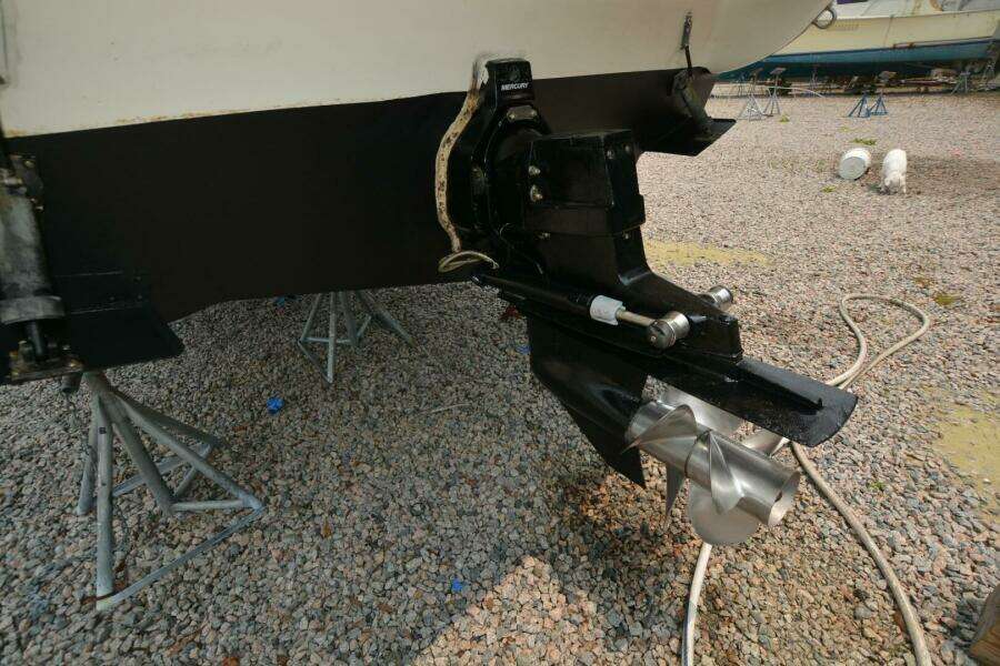 27ft Rinker Yacht For Sale