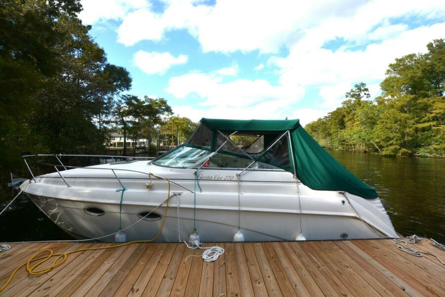 27' 1999 Rinker Fiesta Vee 270