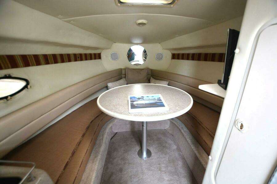 27ft Rinker Yacht For Sale