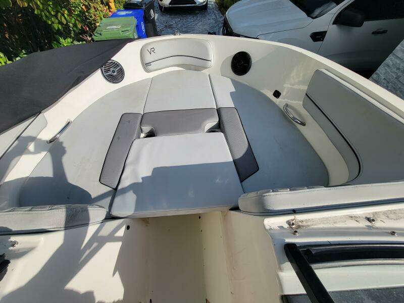 22ft Bayliner Yacht For Sale