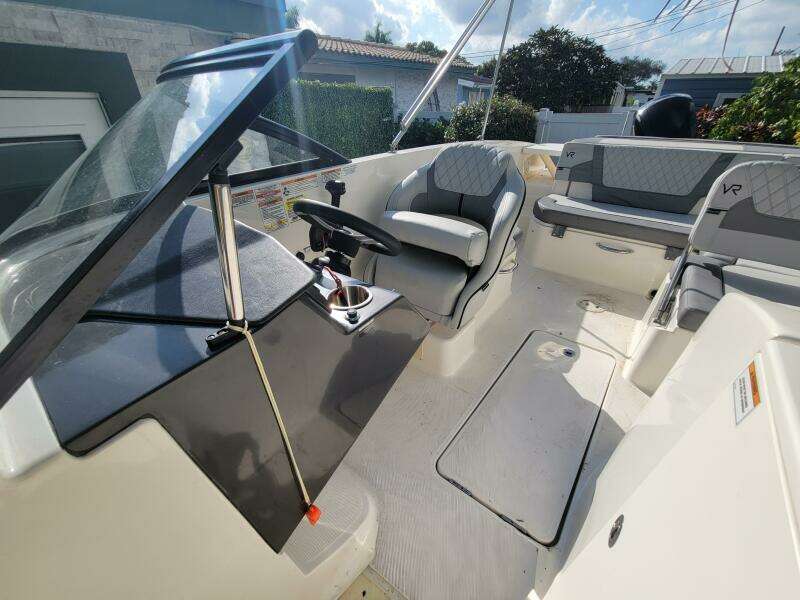 22ft Bayliner Yacht For Sale