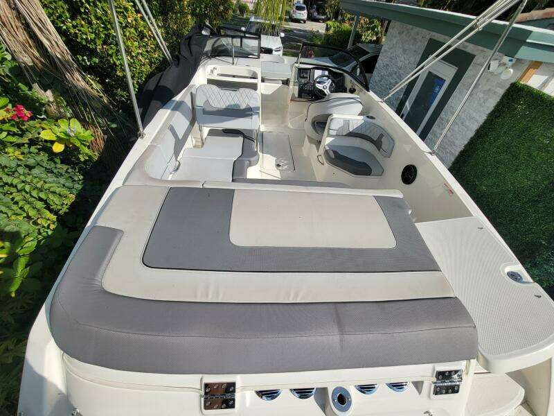 22ft Bayliner Yacht For Sale
