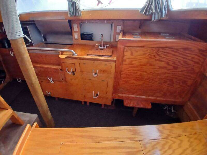 Donna Lee 41ft Islander Yacht For Sale