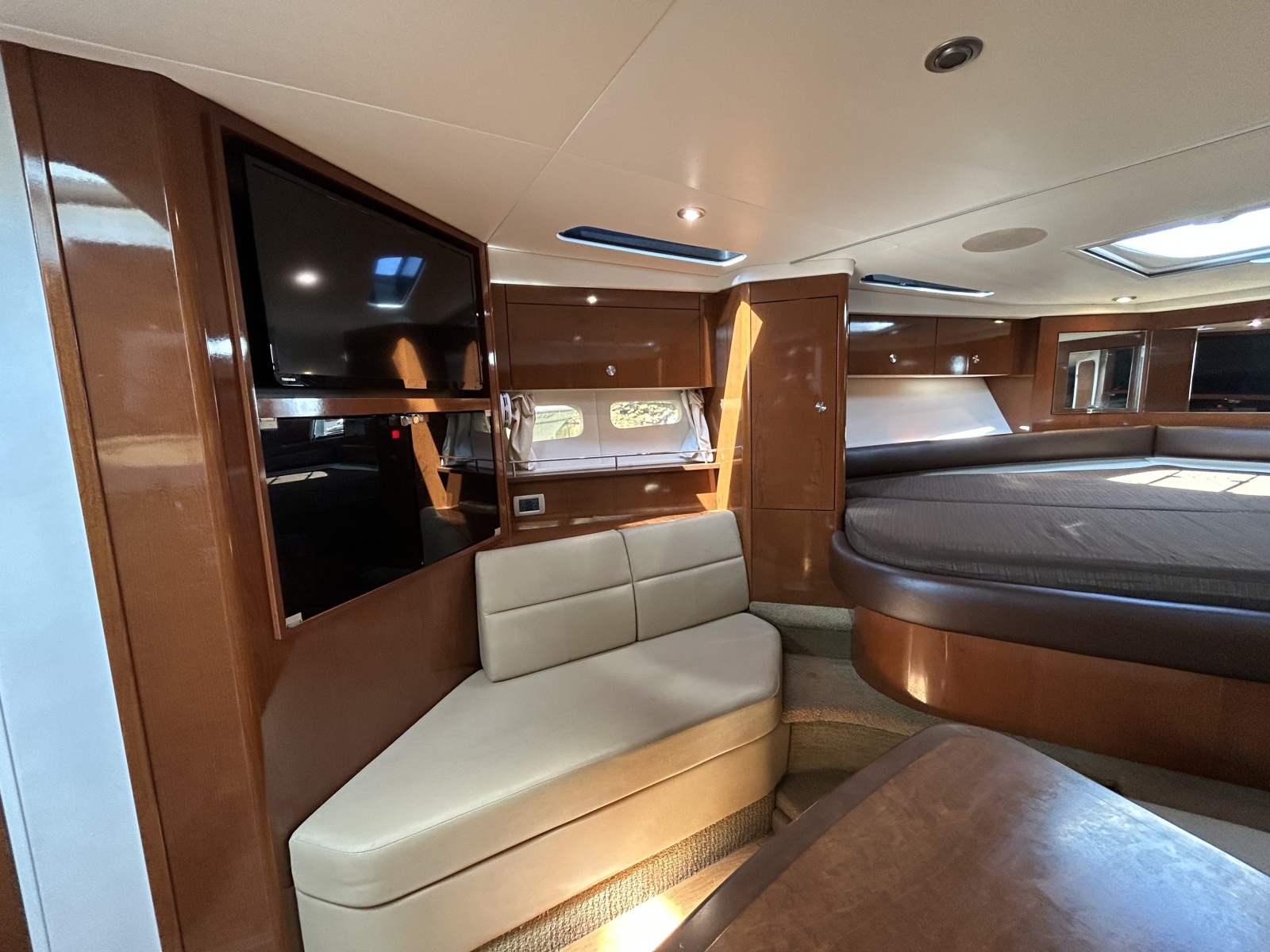 35ft Sea Ray Yacht For Sale