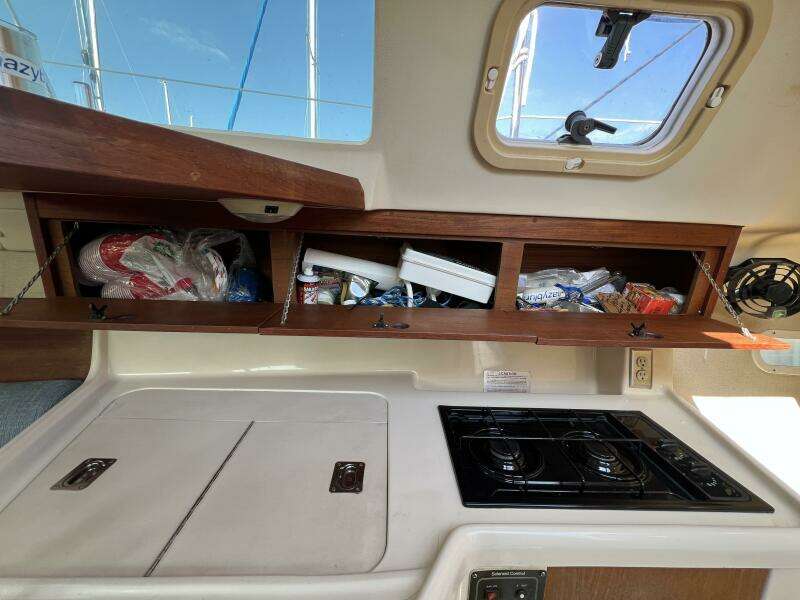 Hazyblur 28ft Hunter Yacht For Sale