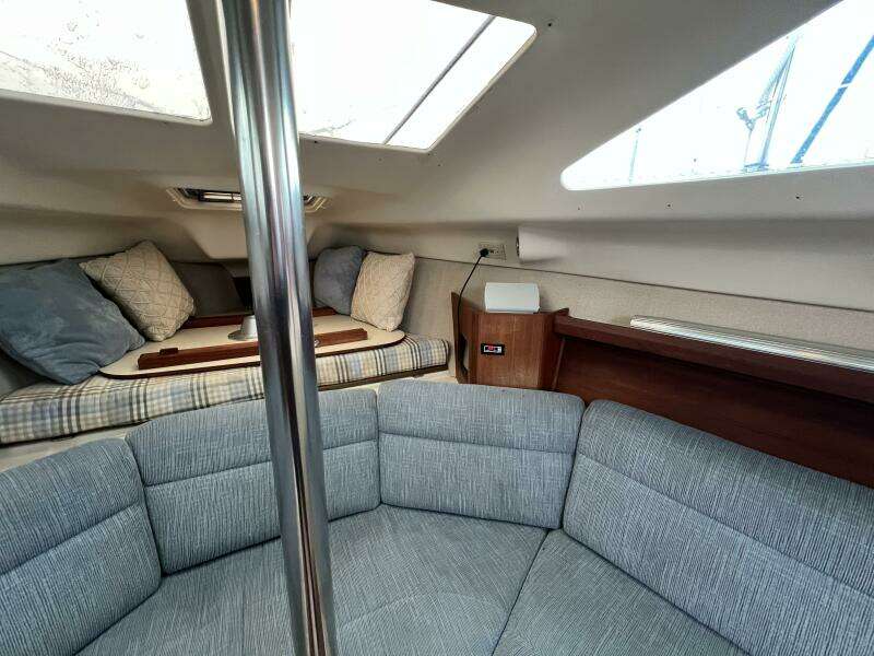 Hazyblur 28ft Hunter Yacht For Sale