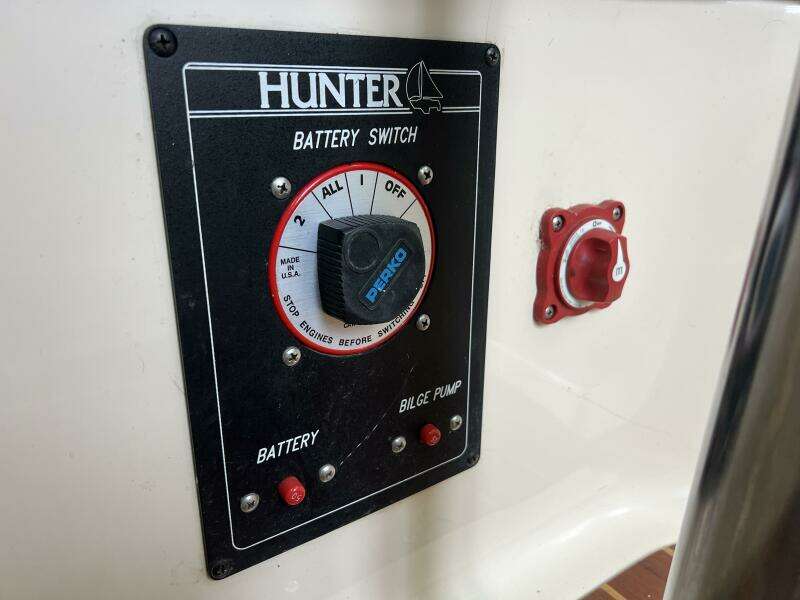 Hazyblur 28ft Hunter Yacht For Sale