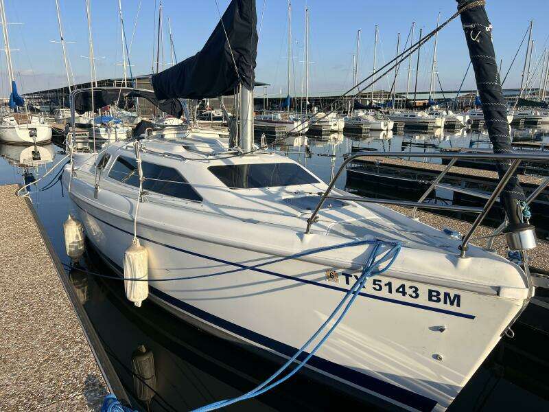 Hazyblur 28ft Hunter Yacht For Sale
