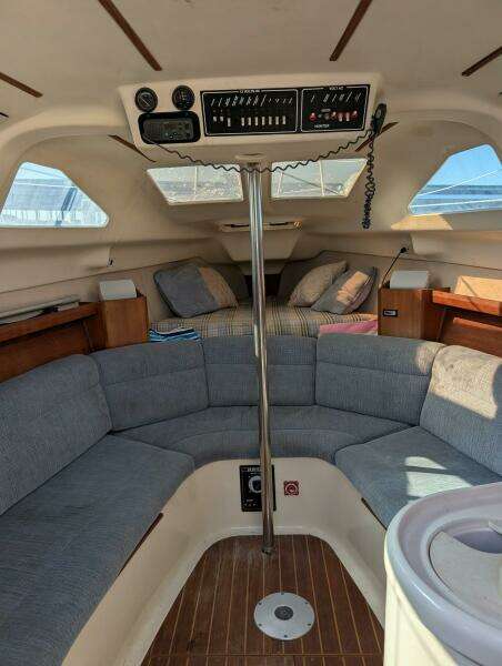 Hazyblur 28ft Hunter Yacht For Sale