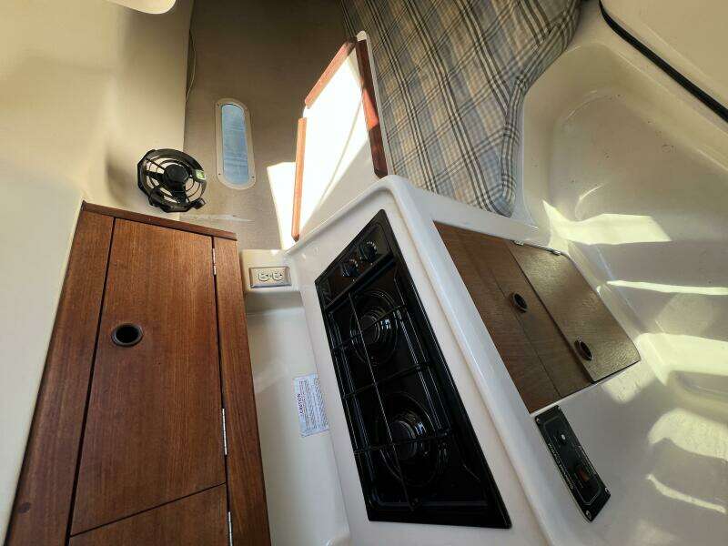 Hazyblur 28ft Hunter Yacht For Sale