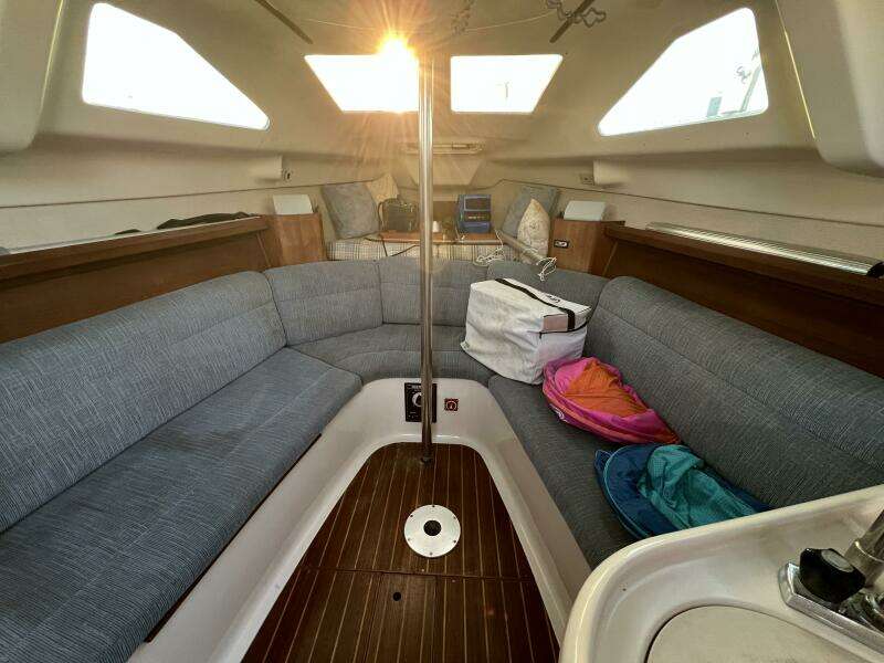 Hazyblur 28ft Hunter Yacht For Sale