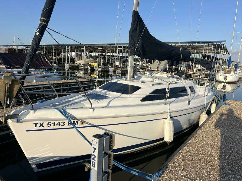 Hazyblur 28ft Hunter Yacht For Sale