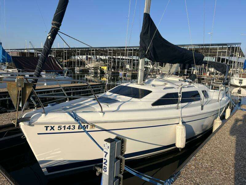 Hazyblur 28ft Hunter Yacht For Sale