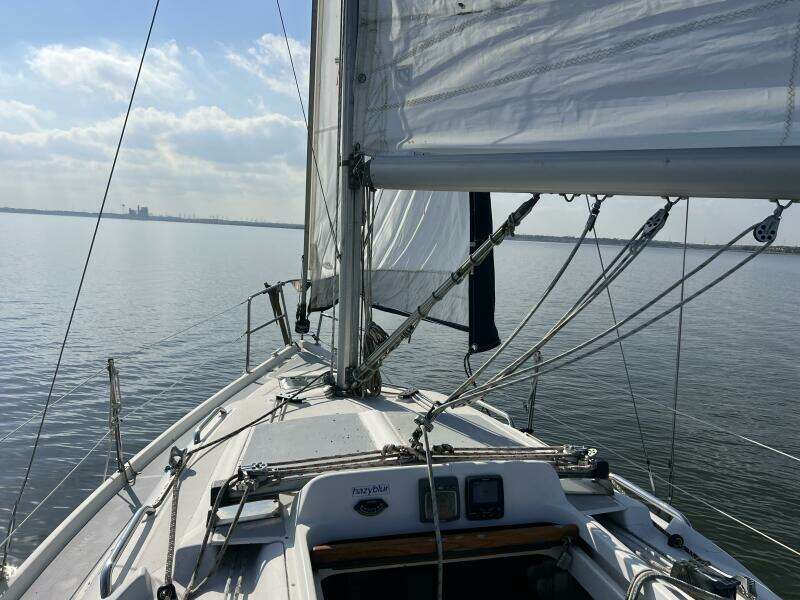 Hazyblur 28ft Hunter Yacht For Sale