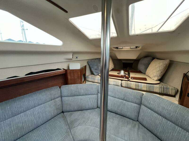 Hazyblur 28ft Hunter Yacht For Sale