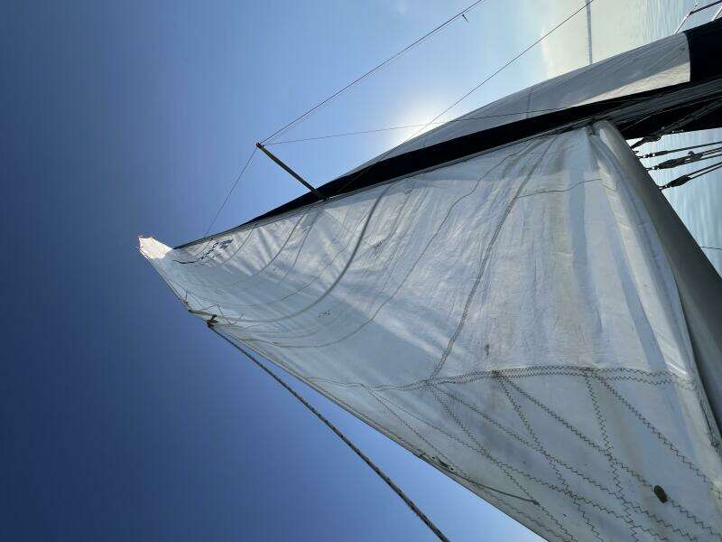 Hazyblur 28ft Hunter Yacht For Sale