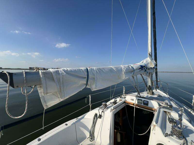 Hazyblur 28ft Hunter Yacht For Sale