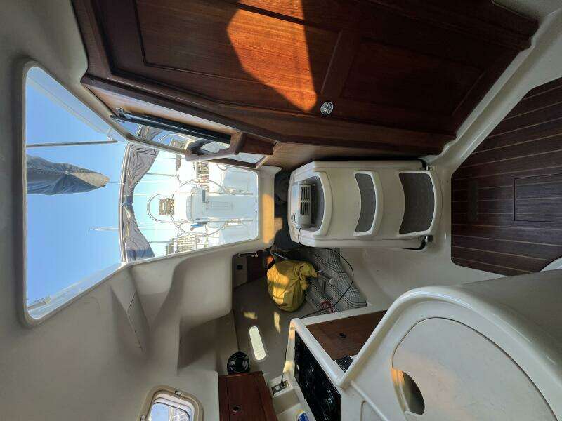 Hazyblur 28ft Hunter Yacht For Sale