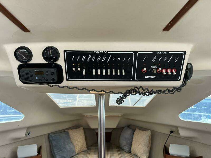 Hazyblur 28ft Hunter Yacht For Sale