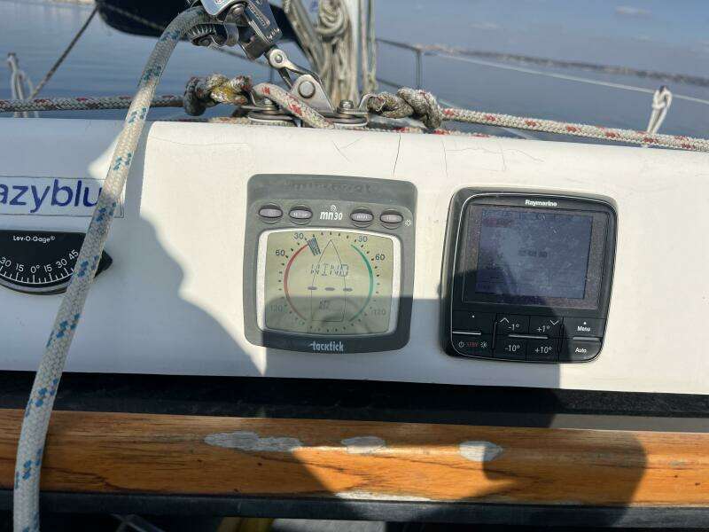 Hazyblur 28ft Hunter Yacht For Sale