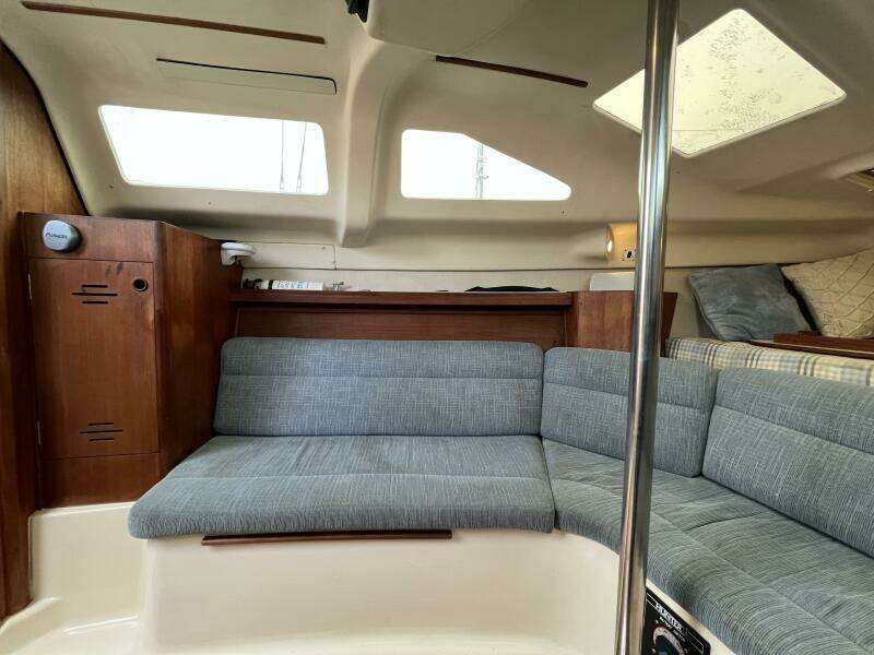 Hazyblur 28ft Hunter Yacht For Sale