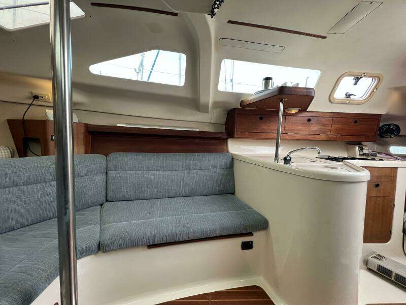 Hazyblur 28ft Hunter Yacht For Sale