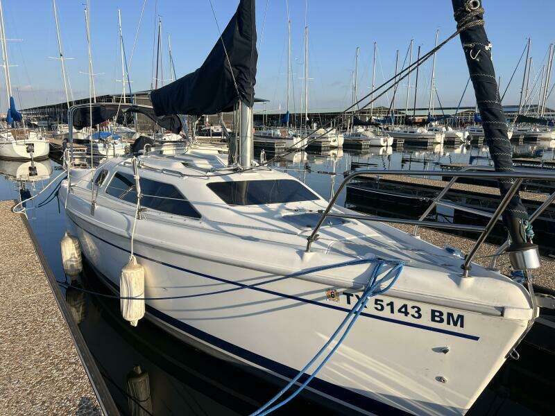 Hazyblur 28ft Hunter Yacht For Sale