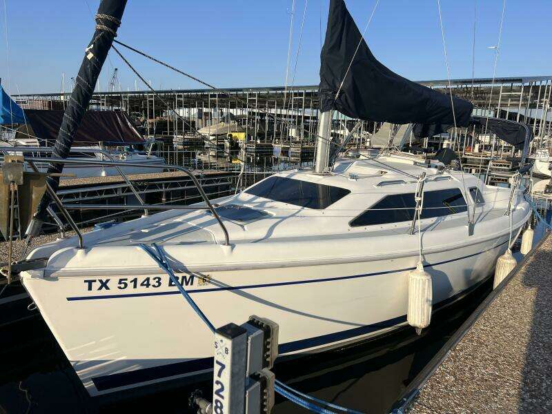 Hazyblur 28ft Hunter Yacht For Sale