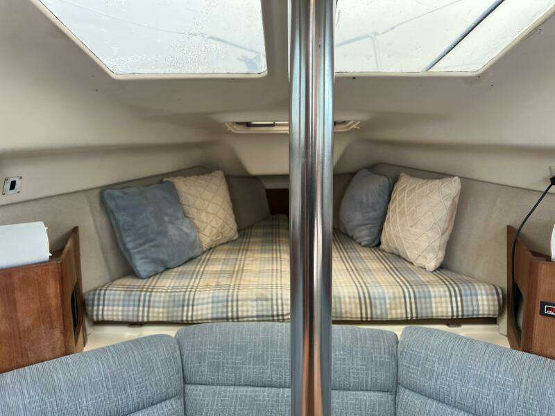 Hazyblur 28ft Hunter Yacht For Sale