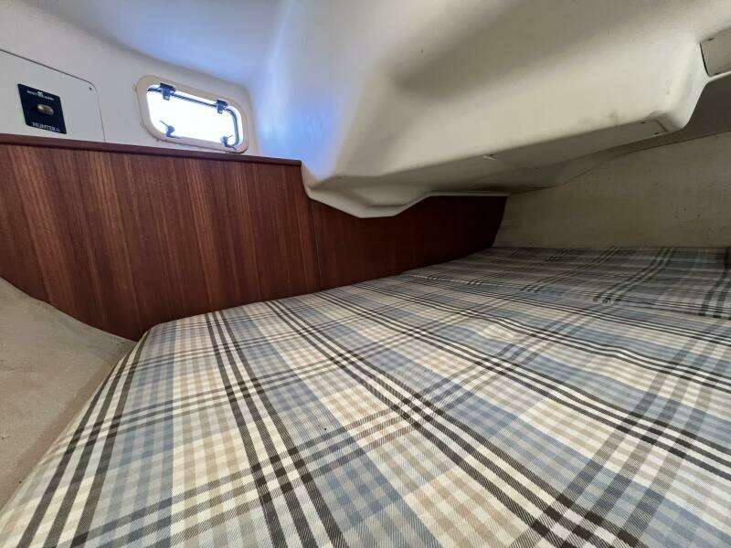 Hazyblur 28ft Hunter Yacht For Sale