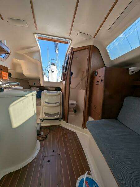 Hazyblur 28ft Hunter Yacht For Sale