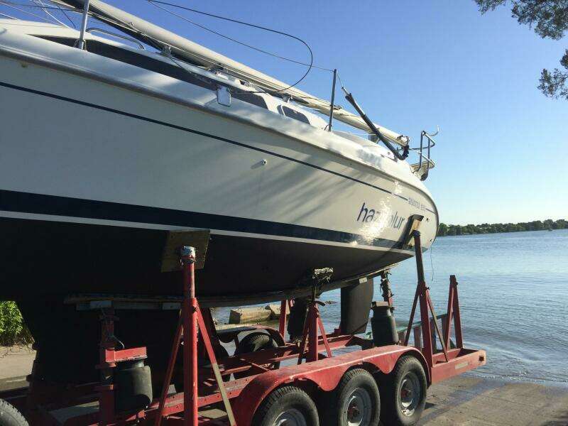Hazyblur 28ft Hunter Yacht For Sale
