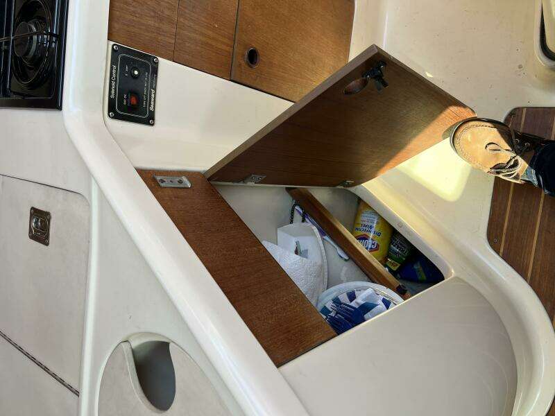 Hazyblur 28ft Hunter Yacht For Sale