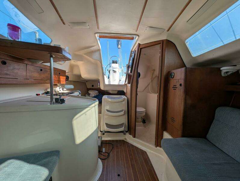 Hazyblur 28ft Hunter Yacht For Sale