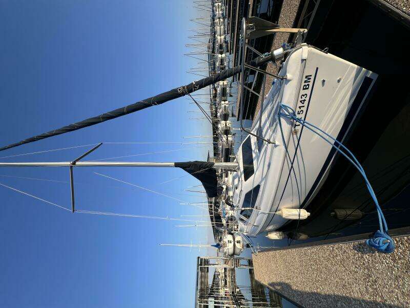Hazyblur 28ft Hunter Yacht For Sale