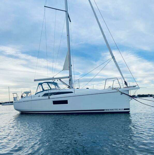 MAHALO 30ft Beneteau Yacht For Sale