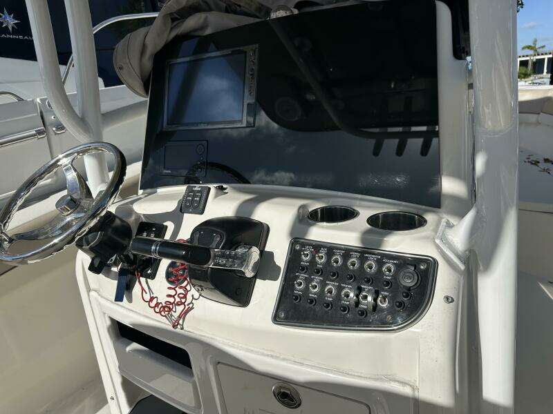 28ft NauticStar Yacht For Sale