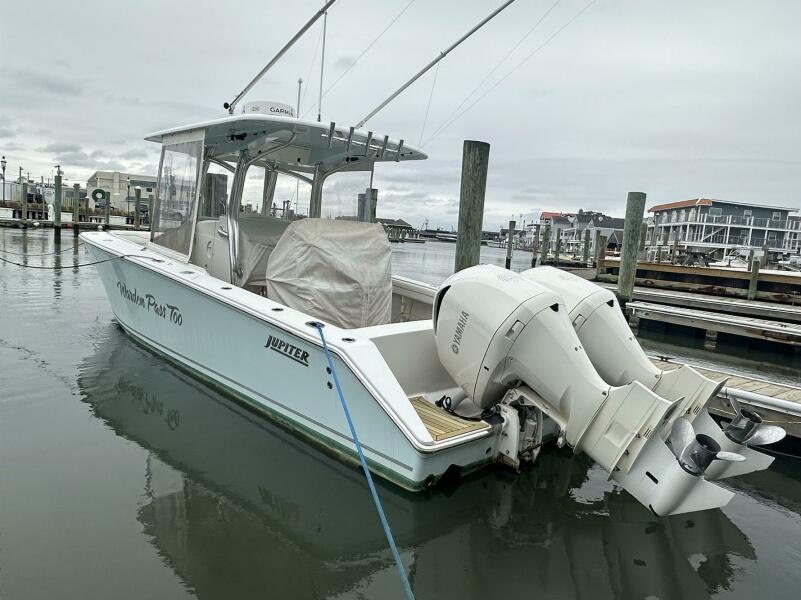 30' 2013 Jupiter Center Console