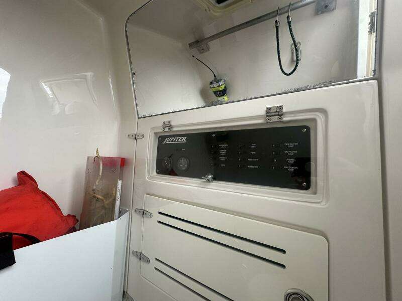 Warden Pass Too 30ft Jupiter Yacht For Sale