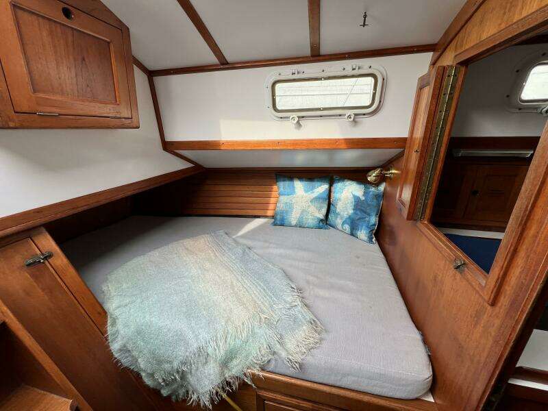 Starry Night 37ft Dickerson Yacht For Sale