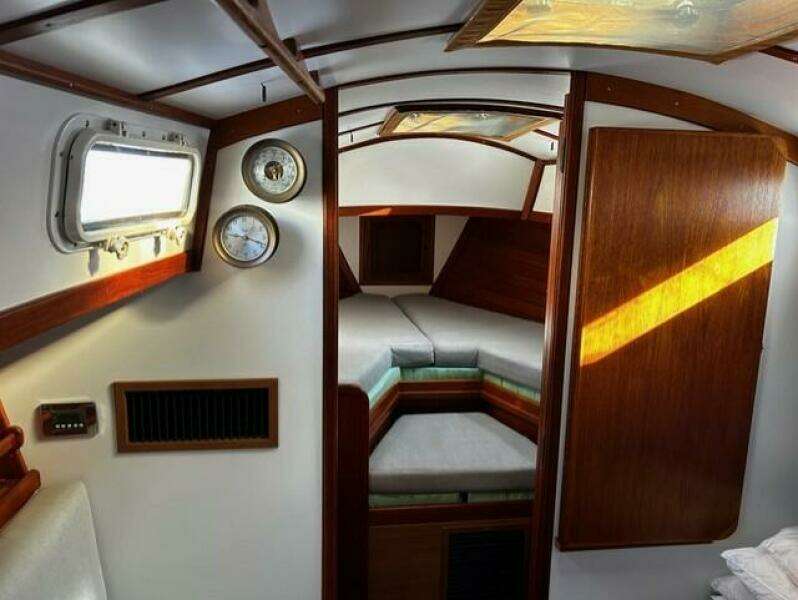 Starry Night 37ft Dickerson Yacht For Sale