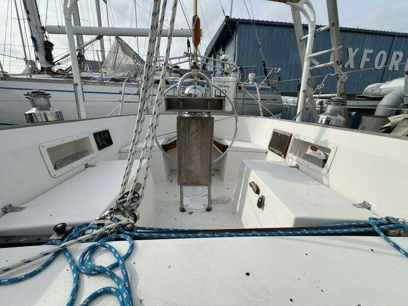 Starry Night 37ft Dickerson Yacht For Sale