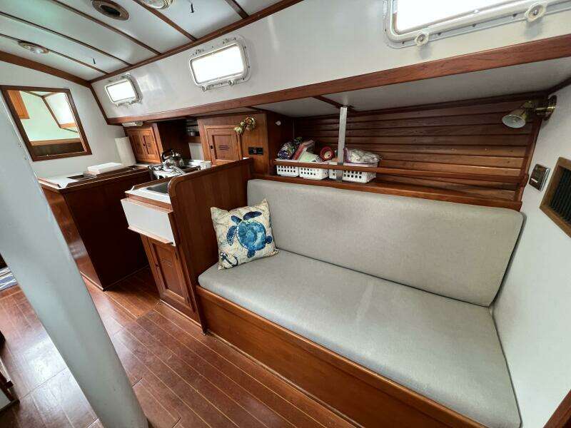 Starry Night 37ft Dickerson Yacht For Sale