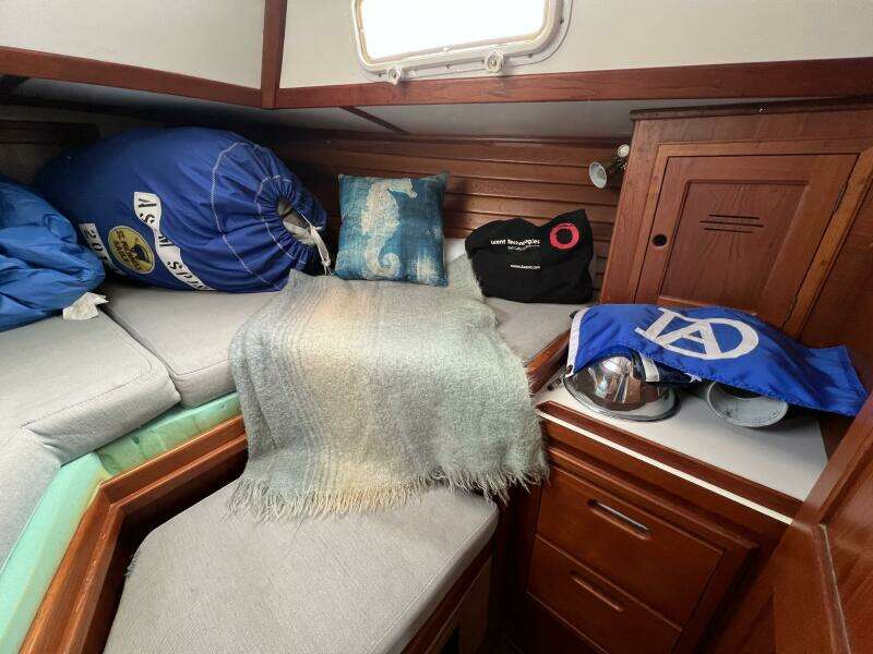 Starry Night 37ft Dickerson Yacht For Sale