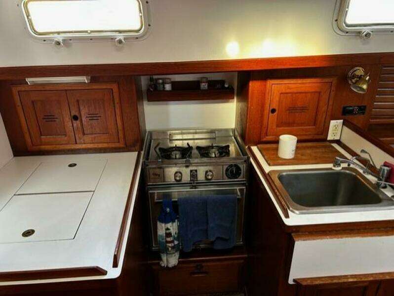 Starry Night 37ft Dickerson Yacht For Sale