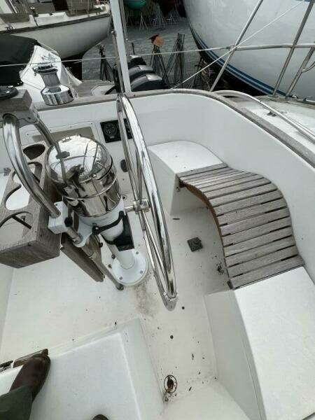 Starry Night 37ft Dickerson Yacht For Sale