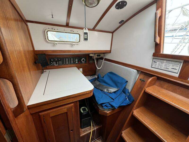 Starry Night 37ft Dickerson Yacht For Sale