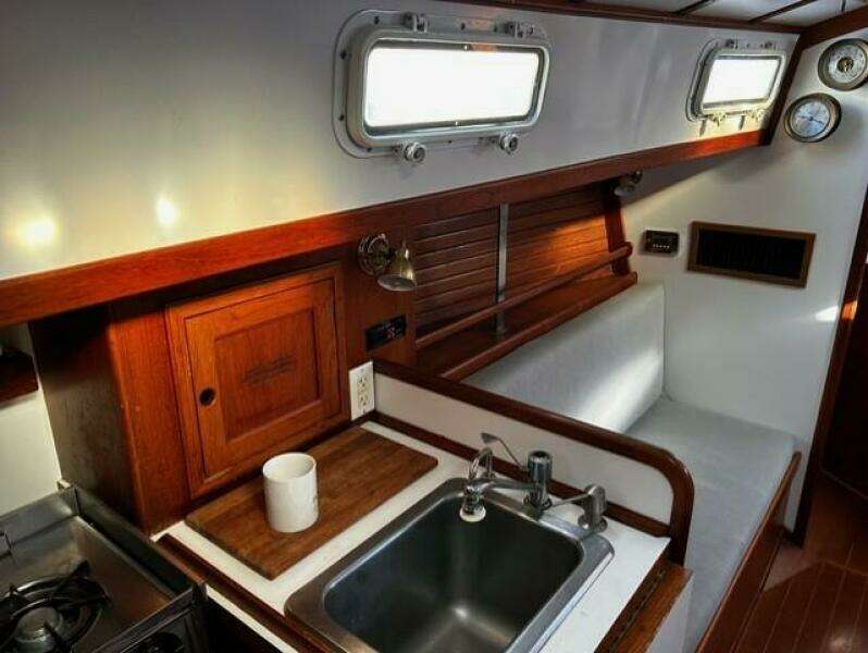 Starry Night 37ft Dickerson Yacht For Sale