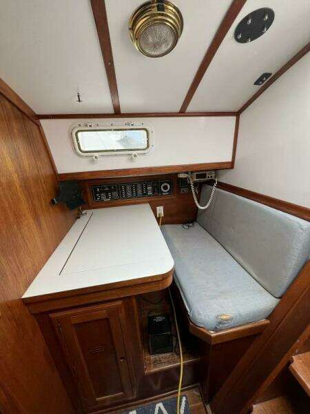 Starry Night 37ft Dickerson Yacht For Sale